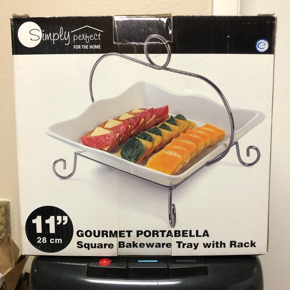 Bakeware Serving Tray with Rack - Picture 3 of 4